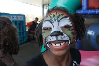 Pretty tiger face painting